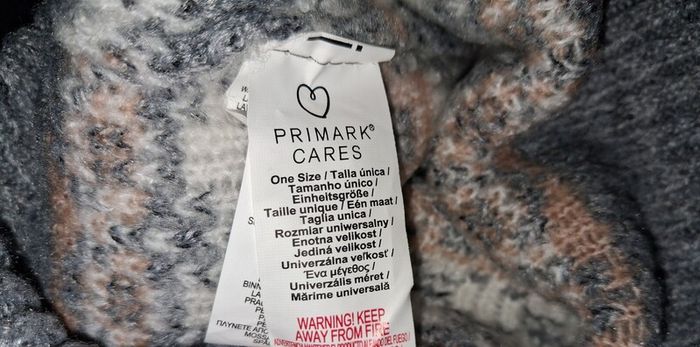 x2 Bundle - Brand New Primark Family Jumper - Size - XL - RRP - 16.00 & Brand New Tossle Hat - One Size - RRP - 5.00 = 21.00