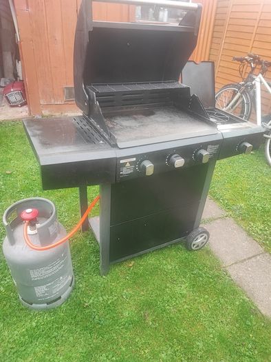 GAS bbq with custom plate on top