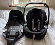 Maxi Cosi Pebble 360 and isofix base