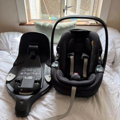 Maxi Cosi Pebble 360 and isofix base