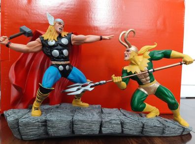 Marvel Enesco Thor vs Loki Figurine