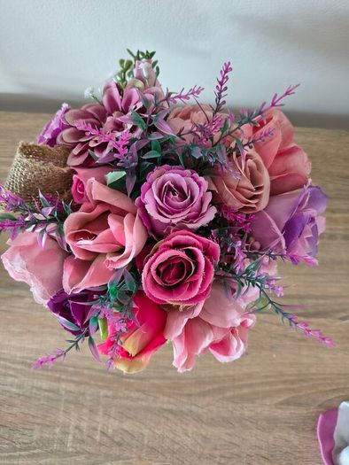Artificial flower arrangement pot