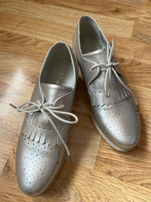 Ladies shoes