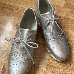 Ladies shoes