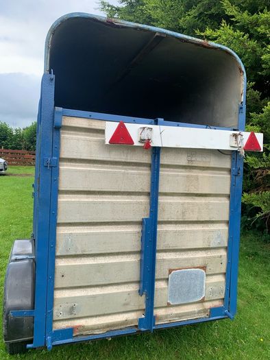 horse box