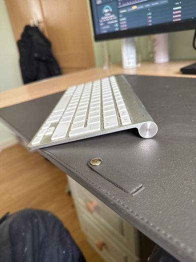 Apple A1314 Bluetooth Wireless Keyboard Silver Original