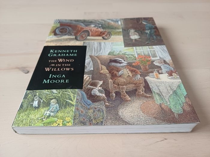 The Wind in the Willows by Kenneth Grahame & Inga Moore (Classic Illustrated Fantasy Paperback)