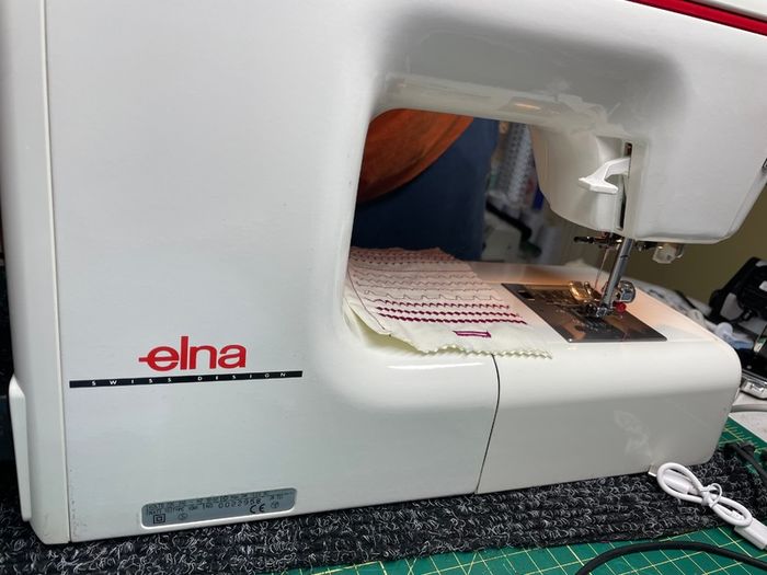 ELNA 3005 Sewing Machine - Just Serviced - Swiss made ! - Heavy Duty 70W machine - Excellent condition