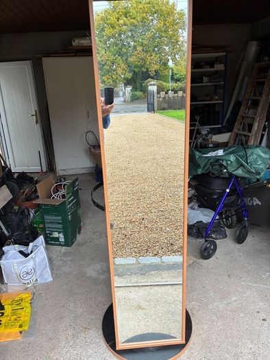 Mini wardrobe