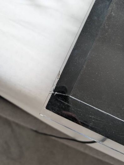 FREE Samsung 32" Smart TV Working but Cracked Screen