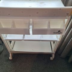 baby changing table