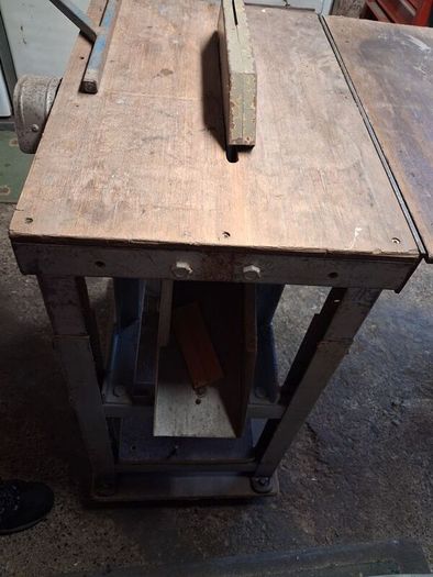 table saw  vwry large