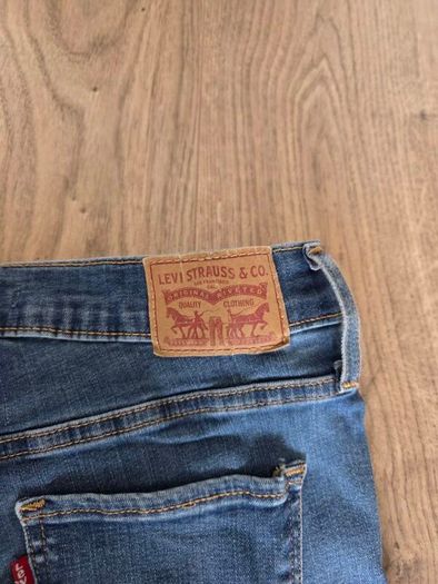 Levi's womens jeans 310 shaping (28W, 30L)