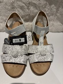 BNWT: Wide-Fit Sandals (Size 7)