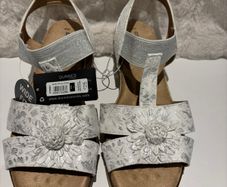 BNWT: Wide-Fit Sandals (Size 7)