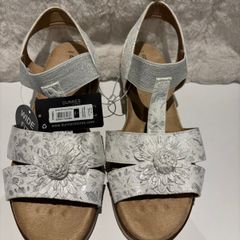 BNWT: Wide-Fit Sandals (Size 7)