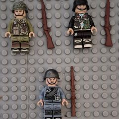Lego compatible, military figures, American / Italian / German infantry. 15 figures plus rifles.