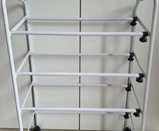 Shoe rack on the wheels