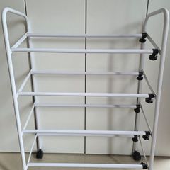 Shoe rack on the wheels