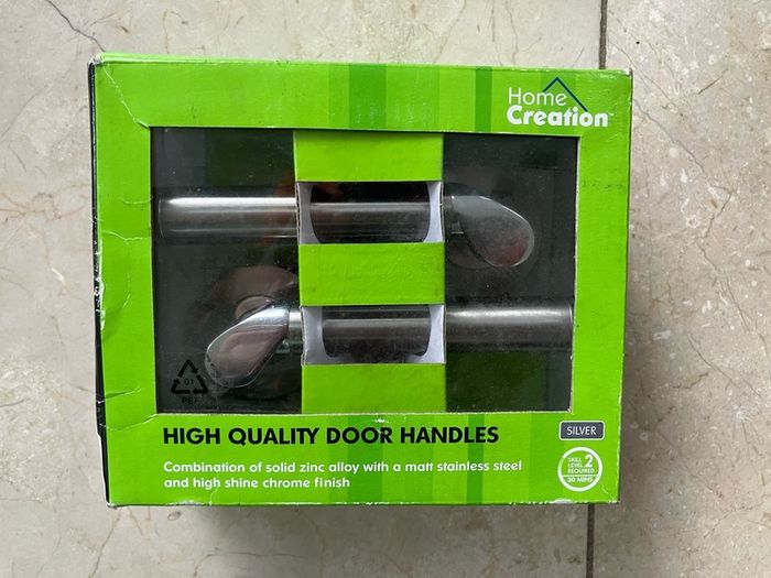 Door handles (x2)