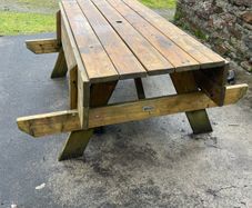 Woodford picnic bench