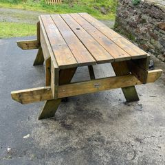Woodford picnic bench