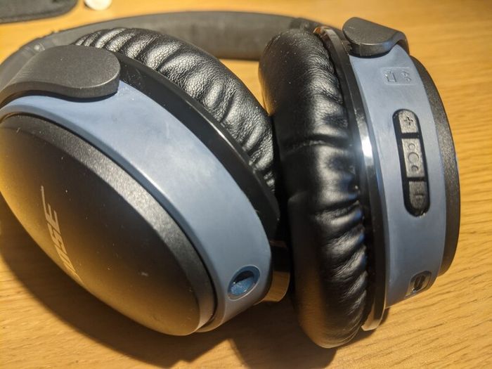 Bose SoundLink Around-Ear Wireless Headphones II Black