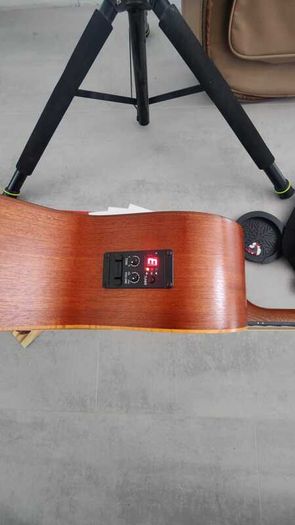 Taylor Academy 12e Grand Concert Acoustic Electric-Gigbag