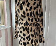 dress Bnwt H&M aminal print wrap shirt dress medium