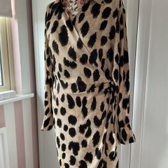 dress Bnwt H&M aminal print wrap shirt dress medium