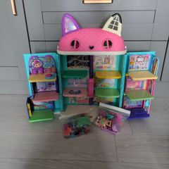 Gabby's Dollhouse with characters and room accessories