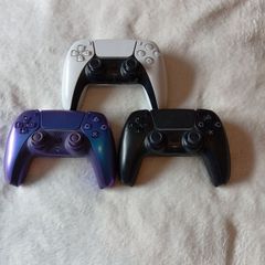 Lot of 3 PS5 controllers for parts/repair only