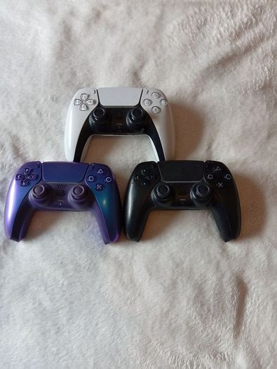 Lot of 3 PS5 controllers for parts/repair only