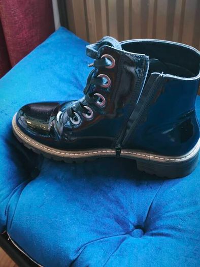 pavers black boots