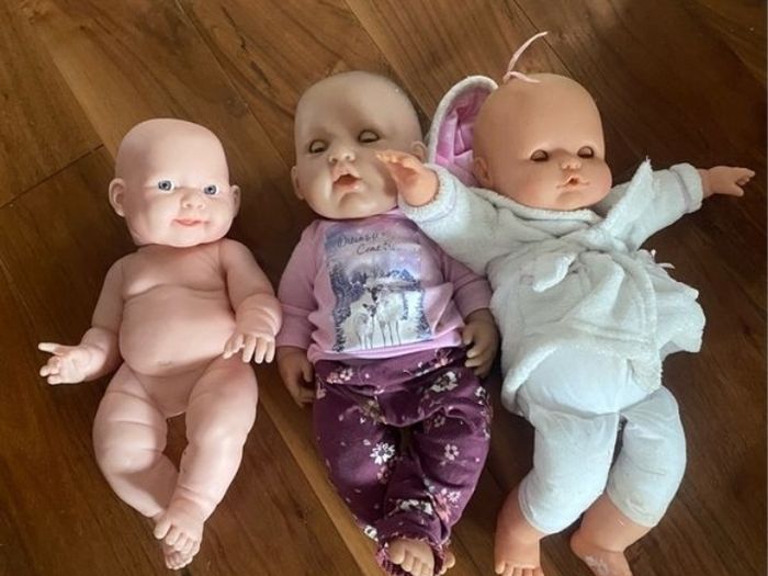 3 Baby dolls