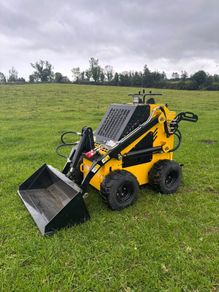 Mini skid steer loader
