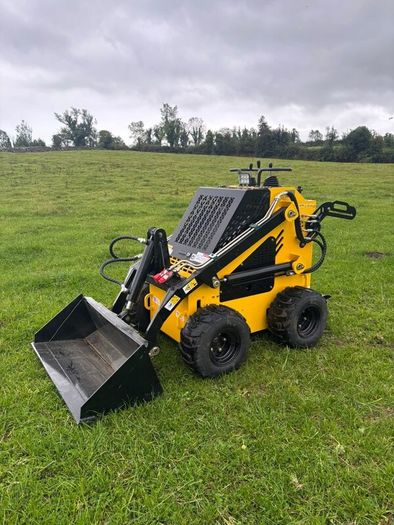 Mini skid steer loader