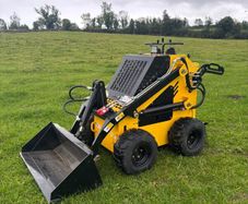 Mini skid steer loader
