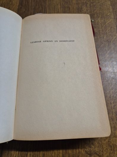 Vintage 1978 Irish An Leabhar Aidrinn an Domhnaigh. In Irish Sunday Missal.