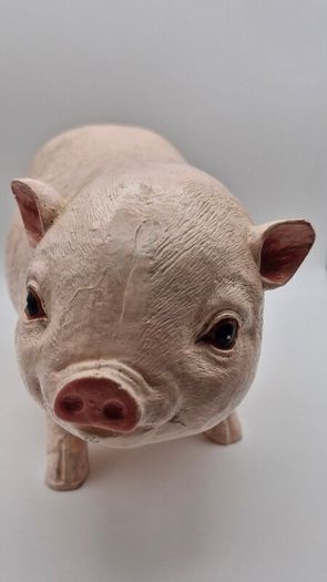Pair of garden piglet statuet