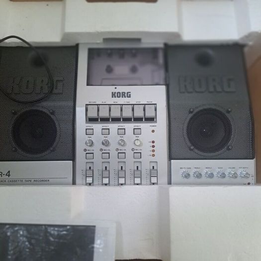 CR-4 4 track cassette Tape Recorder