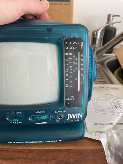 jWIN personal tv with am/fm radio