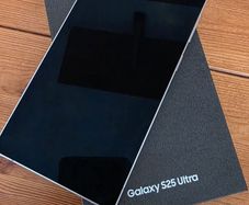 Samsung Galaxy S25 Ultra 512GB, Titanium Silverblue, Unlocked (SM-S938B/DS)