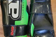 SAP XS Kickboxing Gloves