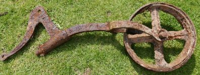 ANTIQUE FORGED IRON FARM WHEEL Rustic Garden Art Beautiful to Display in Your Garden