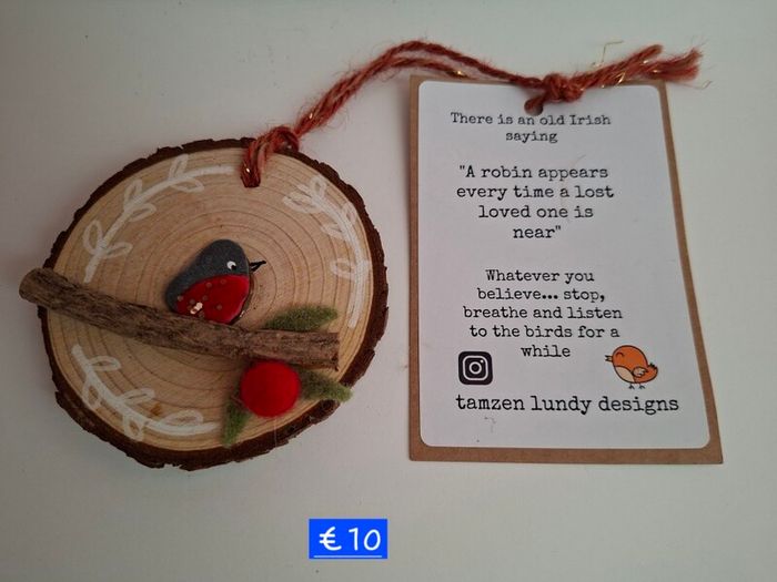 Robin on Wooden Disc