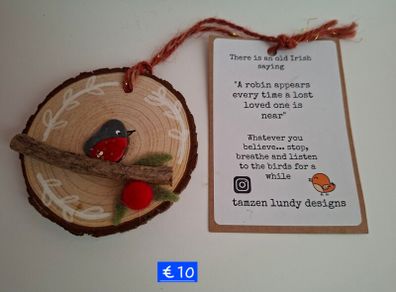 Robin on Wooden Disc