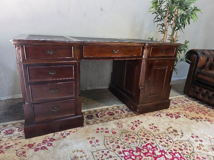 partners desk