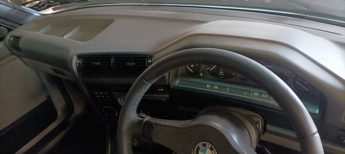 BMW E30 320ise 2 dr manual.