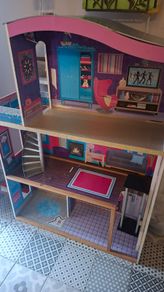 Dollhouse with accessories